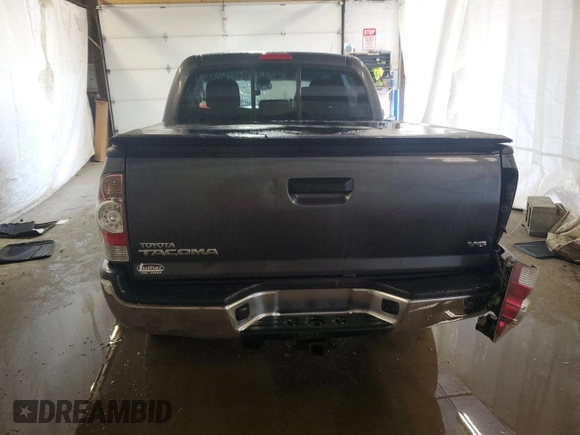 2013 Toyota Tacoma z VIN 5TFLU4ENXDX061110, wystawiony jako Copart lot #58910865 z przebiegiem Nie podano mil oraz Szkoda całkowita • Salvage title. Historia ofert i sprzedaży dostępna na DreamBid. Obrazek 6.