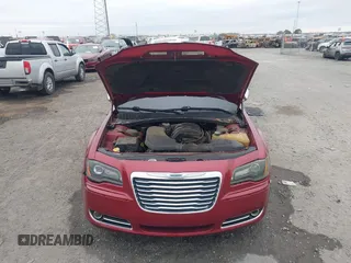 2012 Chrysler 300 Limited z VIN 2C3CCACG7CH250858, wystawiony jako IAAI lot #41709739 z przebiegiem 236 991 mil mil oraz . Historia ofert i sprzedaży dostępna na DreamBid. Obrazek 10.