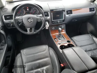 2013 Volkswagen Touareg Exec with VIN WVGEF9BP2DD003995, listed as a Copart auction lot 42577835 with 160,562 mi miles and Clean Title. Bid and sale history available at DreamBid. Image 8.