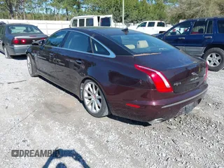 2013 Jaguar XJ Portfolio z VIN SAJWJ2GD9D8V46641, wystawiony jako IAAI lot #41817267 z przebiegiem Nie podano mil oraz . Historia ofert i sprzedaży dostępna na DreamBid. Obrazek 3.