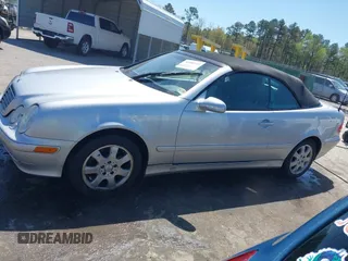 2001 Mercedes-Benz CLK with VIN WDBLK65G51T070320, listed as a IAAI auction lot 42001115 with 81,050 mi miles. Bid and sale history available at carsss.com. Image 14.