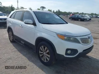 2011 Kia Sorento EX with VIN 5XYKU3A17BG178779, listed as a IAAI auction lot 42098214 with 211,716 mi miles. Bid and sale history available at carsss.com. Image 1.