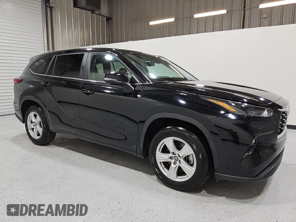 2023 Toyota Highlander L z VIN 5TDKDRAH5PS505318, wystawiony jako Copart lot #55865355 z przebiegiem 44 616 mil mil oraz Czysty tytuł • Clean title. Historia ofert i sprzedaży dostępna na DreamBid. Obrazek 4.