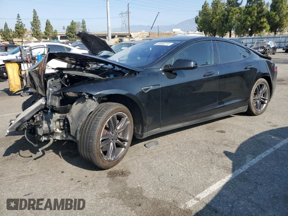 2013 Tesla Model S Performance z VIN 5YJSA1CP6DFP27686, wystawiony jako Copart lot #65083215 z przebiegiem Nie podano mil oraz Szkoda całkowita • Salvage title. Historia ofert i sprzedaży dostępna na DreamBid. Obrazek 1.