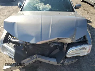 2014 Chrysler 300 z VIN 2C3CCAAG3EH141528, wystawiony jako Copart lot #53688225 z przebiegiem 132 298 mil mil oraz Szkody całkowita. Historia ofert i sprzedaży dostępna na DreamBid. Obrazek 11.