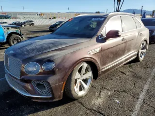 2021 Bentley Bentayga V8 z VIN SJAAM2ZV1MC037602, wystawiony jako Copart lot #79297584 z przebiegiem Nie podano mil oraz Szkoda całkowita • Salvage title. Historia ofert i sprzedaży dostępna na DreamBid. Obrazek 1.