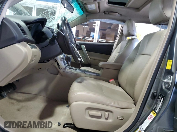 2010 Toyota Highlander SE z VIN 5TDJK3EH8AS013673, wystawiony jako Copart lot #55014845 z przebiegiem 176 193 mil mil oraz Szkoda całkowita • Salvage title. Historia ofert i sprzedaży dostępna na DreamBid. Obrazek 7.