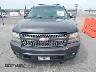 2011 Chevrolet Suburban LT with VIN 1GNSCJE03BR255374, listed as a IAAI auction lot 41909327 with 279,698 mi miles. Bid and sale history available at carsss.com. Image 12.