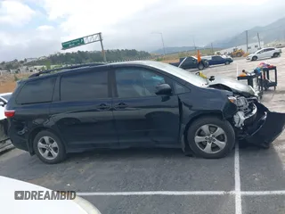 2018 Toyota Sienna LE Auto Access Seat с VIN 5TDKZ3DC4JS958786, выставлен на аукционе IAAI как лот 41777680 с пробегом 104 694 миль миль и . История ставок и продаж доступна на DreamBid. Изображение 13.