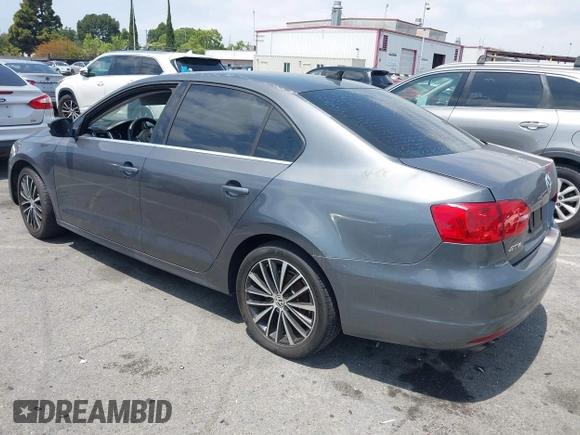 2014 Volkswagen Jetta SE z VIN 3VWD17AJXEM378102, wystawiony jako IAAI lot #42168899 z przebiegiem 117 021 mil mil oraz . Historia ofert i sprzedaży dostępna na DreamBid. Obrazek 3.
