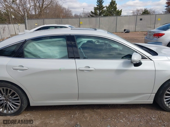 2022 Toyota Avalon Hybrid Limited with VIN 4T1DA1AB1NU013114, listed as a IAAI auction lot 42022922 with 30,686 mi miles. Bid and sale history available at carsss.com. Image 13.