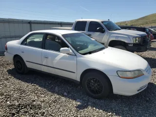 1998 Honda Accord LX z VIN 1HGCG5649WA145400, wystawiony jako Copart lot #56373105 z przebiegiem 319 020 mil mil oraz Szkoda całkowita • Salvage title. Historia ofert i sprzedaży dostępna na DreamBid. Obrazek 4.