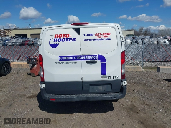 2015 Ford Transit Cargo z VIN 1FTNR1ZM1FKA46909, wystawiony jako IAAI lot #42092389 z przebiegiem 216 806 mil mil oraz . Historia ofert i sprzedaży dostępna na DreamBid. Obrazek 16.