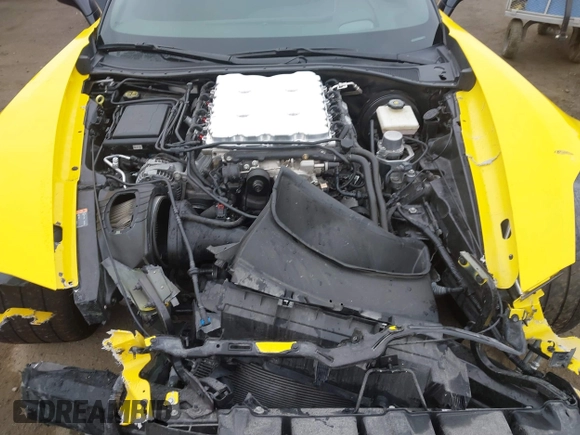 2015 Chevrolet Corvette Z06 3LZ z VIN 1G1YU2D67F5603369, wystawiony jako IAAI lot #42193440 z przebiegiem 17 618 mil mil oraz . Historia ofert i sprzedaży dostępna na DreamBid. Obrazek 10.