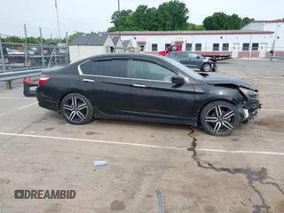 2017 Honda Accord Sport z VIN 1HGCR2F58HA082701, wystawiony jako IAAI lot #42205857 z przebiegiem 174 520 mil mil oraz . Historia ofert i sprzedaży dostępna na DreamBid. Obrazek 14.