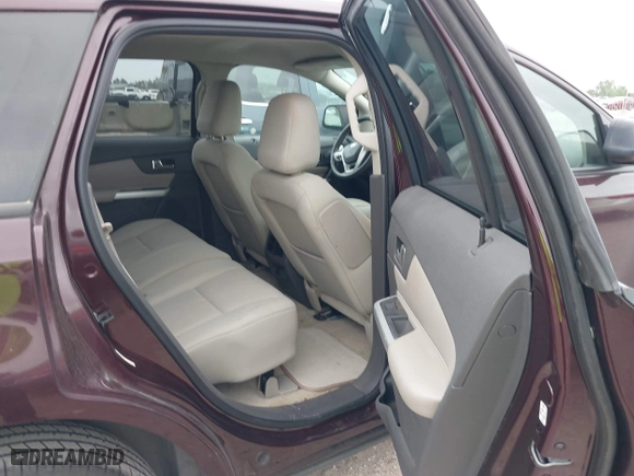 2011 Ford Edge SE with VIN 2FMDK3GC2BBA45323, listed as a IAAI auction lot 41928577 with 132,035 mi miles. Bid and sale history available at carsss.com. Image 8.