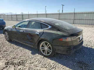 2013 Tesla Model S with VIN 5YJSA1CG7DFP07432, listed as a Copart auction lot 59695375 with 180,037 mi miles and Salvage title. Bid and sale history available at DreamBid. Image 2.