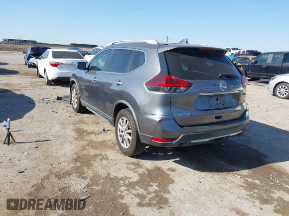 2020 Nissan Rogue SV z VIN KNMAT2MT4LP514652, wystawiony jako IAAI lot #42024037 z przebiegiem 105 653 mil mil oraz . Historia ofert i sprzedaży dostępna na DreamBid. Obrazek 3.