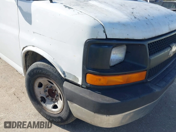 2008 Chevrolet Express Cargo Van with VIN 1GCGG25C181125426, listed as a IAAI auction lot 41726393 with 271,384 mi miles. Bid and sale history available at carsss.com. Image 6.