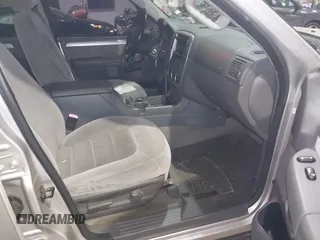 2004 Ford Explorer XLT z VIN 1FMZU73K34UA63816, wystawiony jako IAAI lot #41011396 z przebiegiem 179 850 mil mil oraz . Historia ofert i sprzedaży dostępna na DreamBid. Obrazek 5.