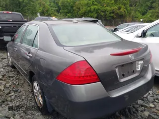 2006 Honda Accord EX-L z VIN 1HGCM56866A125228, wystawiony jako IAAI lot #42252525 z przebiegiem 254 398 mil mil oraz . Historia ofert i sprzedaży dostępna na DreamBid. Obrazek 3.