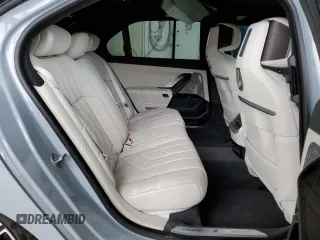 2023 BMW i7 xDrive60 z VIN WBY53EJ04PCM31425, wystawiony jako Copart lot #59719113 z przebiegiem 5414 mil mil oraz . Historia ofert i sprzedaży dostępna na DreamBid. Obrazek 11.