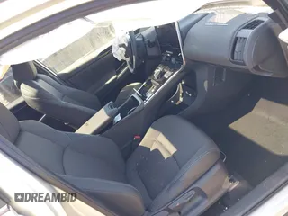 2024 Toyota bZ4X XLE z VIN JTMABACA3RA087070, wystawiony jako IAAI lot #42135035 z przebiegiem 17 498 mil mil oraz . Historia ofert i sprzedaży dostępna na DreamBid. Obrazek 5.