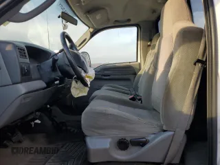 2003 Ford F-250 XL z VIN 1FTNF21L83ED10378, wystawiony jako Copart lot #78414894 z przebiegiem 158 936 mil mil oraz Szkoda całkowita • Salvage title. Historia ofert i sprzedaży dostępna na DreamBid. Obrazek 7.