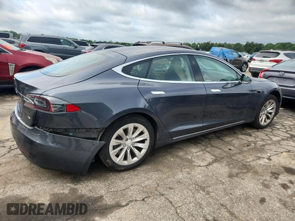2017 Tesla Model S 60 z VIN 5YJSA1E18HF193461, wystawiony jako Copart lot #61040785 z przebiegiem 99 100 mil mil oraz Szkoda całkowita • Salvage title. Historia ofert i sprzedaży dostępna na DreamBid. Obrazek 3.