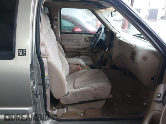 1999 GMC Jimmy SLE with VIN 1GKDT13W7X2529298, listed as a IAAI auction lot 41556249 with 114,750 mi miles. Bid and sale history available at carsss.com. Image 5.