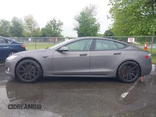 2013 Tesla Model S с VIN 5YJSA1DN4DFP09961, выставлен на аукционе IAAI как лот 42304508 с пробегом 90 648 миль миль и . История ставок и продаж доступна на DreamBid. Изображение 14.