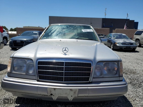 1994 Mercedes-Benz E 320 with VIN WDBEA32E7RC050885, listed as a Copart auction lot 56667795 with 175,701 mi miles and Clean Title. Bid and sale history available at DreamBid. Image 5.
