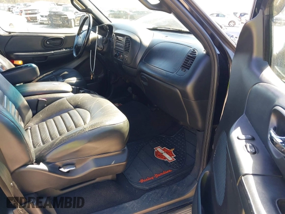 2000 Ford F-150 XL z VIN 2FTRX07L5YCB11117, wystawiony jako IAAI lot #41649583 z przebiegiem 240 557 mil mil oraz . Historia ofert i sprzedaży dostępna na DreamBid. Obrazek 5.