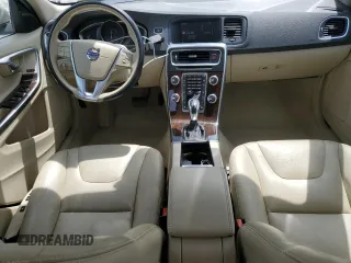 2015 Volvo S60 T5 Drive-E Premier z VIN YV140MFK2F1362846, wystawiony jako Copart lot #56112245 z przebiegiem 39 267 mil mil oraz Szkoda całkowita • Salvage title. Historia ofert i sprzedaży dostępna na DreamBid. Obrazek 8.