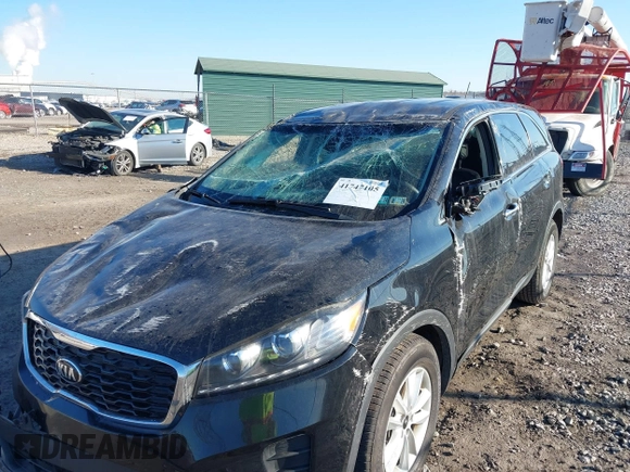 2019 Kia Sorento LX with VIN 5XYPG4A34KG509144, listed as a IAAI auction lot 41747105 with 129,874 mi miles. Bid and sale history available at carsss.com. Image 6.
