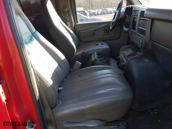 2012 Chevrolet Express Passenger 1LT with VIN 1GAZG1FG8C1109469, listed as a IAAI auction lot 41319826 with 246,801 mi miles. Bid and sale history available at carsss.com. Image 5.