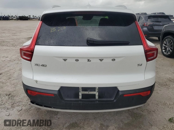 2021 Volvo XC40 Momentum z VIN YV4AC2HK5M2602249, wystawiony jako Copart lot #76351684 z przebiegiem Nie podano mil oraz Nie do naprawy • Non repairable. Historia ofert i sprzedaży dostępna na DreamBid. Obrazek 6.