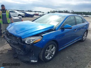 2019 Hyundai Sonata Sport with VIN 5NPE34AF2KH735382, listed as a IAAI auction lot 41815754 with 136,432 mi miles. Bid and sale history available at carsss.com. Image 2.