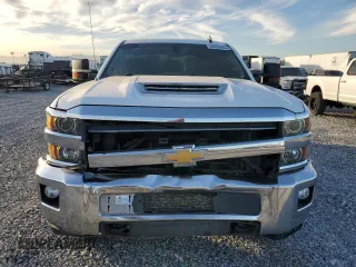 2018 Chevrolet Silverado 3500HD LT with VIN 1GC4KZCY8JF201788, listed as a Copart auction lot 84894424 with 195,964 mi miles and Salvage Title. Bid and sale history available at DreamBid. Image 5.