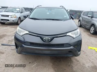 2017 Toyota RAV4 LE z VIN 2T3BFREV8HW667907, wystawiony jako IAAI lot #42130136 z przebiegiem 129 831 mil mil oraz . Historia ofert i sprzedaży dostępna na DreamBid. Obrazek 12.