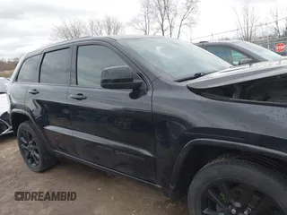 2017 Jeep Grand Cherokee Laredo with VIN 1C4RJFAG7HC886640, listed as a IAAI auction lot 42035301 with 197,110 mi miles. Bid and sale history available at carsss.com. Image 14.