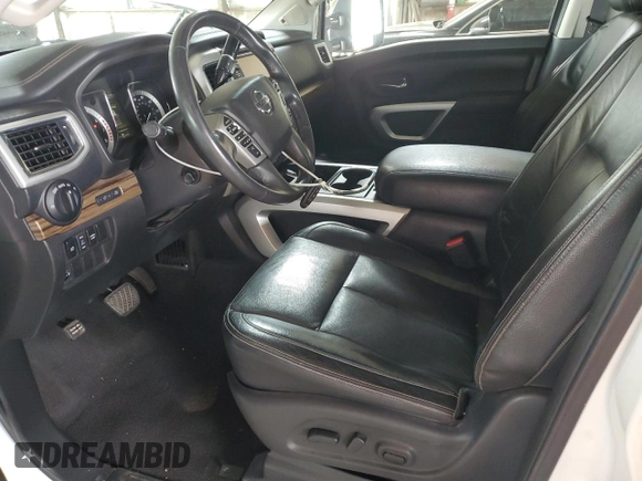 2017 Nissan Titan SV z VIN 1N6AA1E64HN524171, wystawiony jako Copart lot #56764795 z przebiegiem 155 066 mil mil oraz Szkoda całkowita • Salvage title. Historia ofert i sprzedaży dostępna na DreamBid. Obrazek 7.