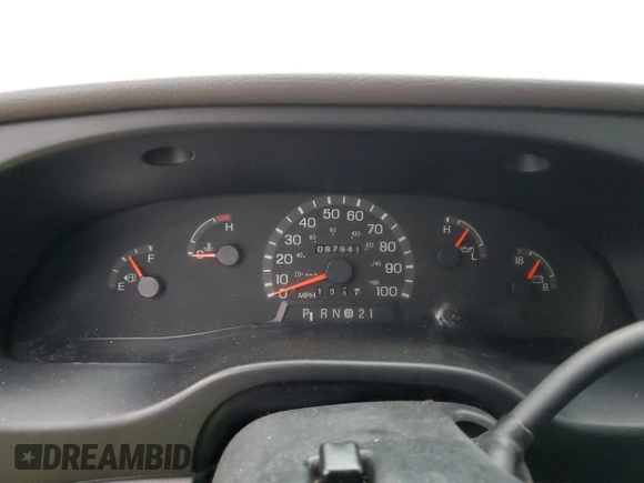 1998 Ford Econoline Wagon XL z VIN 1FBSS31L4WHB36384, wystawiony jako Copart lot #51649835 z przebiegiem 87 941 mil mil oraz Czysty tytuł • Clean title. Historia ofert i sprzedaży dostępna na DreamBid. Obrazek 9.