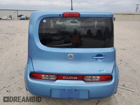 2013 Nissan Cube SL z VIN JN8AZ2KR5DT305410, wystawiony jako Copart lot #46796995 z przebiegiem 136 665 mil mil oraz Szkoda całkowita • Salvage title. Historia ofert i sprzedaży dostępna na DreamBid. Obrazek 6.