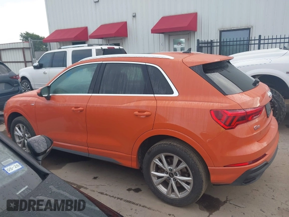 2023 Audi Q3 S line Premium z VIN WA1DECF38P1129821, wystawiony jako IAAI lot #42503445 z przebiegiem 49 651 mil mil oraz . Historia ofert i sprzedaży dostępna na DreamBid. Obrazek 15.