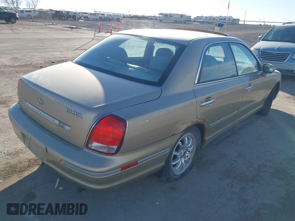 2002 Hyundai XG350 L with VIN KMHFU45E72A204717, listed as a IAAI auction lot 41386637 with 182,310 mi miles. Bid and sale history available at carsss.com. Image 4.
