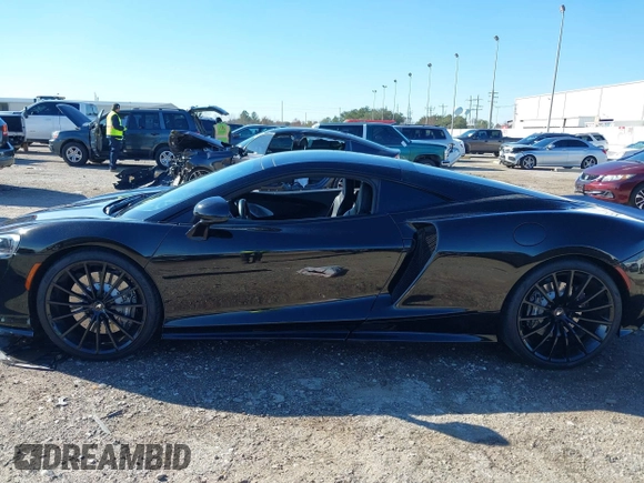 2020 McLaren GT with VIN SBM22GCA1LW000498, listed as a IAAI auction lot 41265247 with 18,465 mi miles. Bid and sale history available at carsss.com. Image 15.