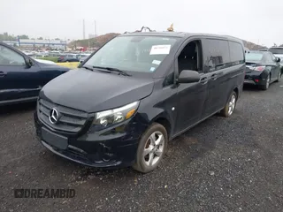 2017 Mercedes-Benz Metris Passenger z VIN WD4PG2EE0H3306061, wystawiony jako IAAI lot #40708071 z przebiegiem 130 873 mil mil oraz . Historia ofert i sprzedaży dostępna na DreamBid. Obrazek 2.