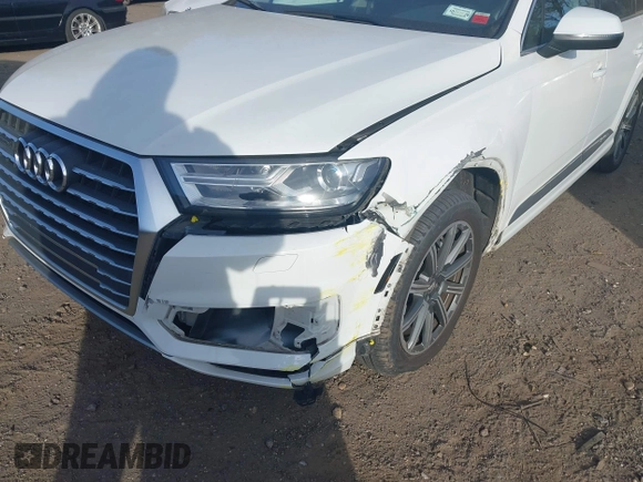 2017 Audi Q7 Premium Plus with VIN WA1LAAF7XHD003300, listed as a IAAI auction lot 41265476 with 137,157 mi miles. Bid and sale history available at carsss.com. Image 6.