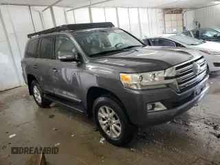 2017 Toyota Land Cruiser z VIN JTMCY7AJ7H4058200, wystawiony jako Copart lot #56744945 z przebiegiem 92 389 mil mil oraz Szkody całkowita. Historia ofert i sprzedaży dostępna na DreamBid. Obrazek 4.